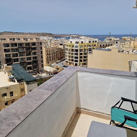 Sky Apartment 3 Сейнт Полс Бей Екстериор снимка