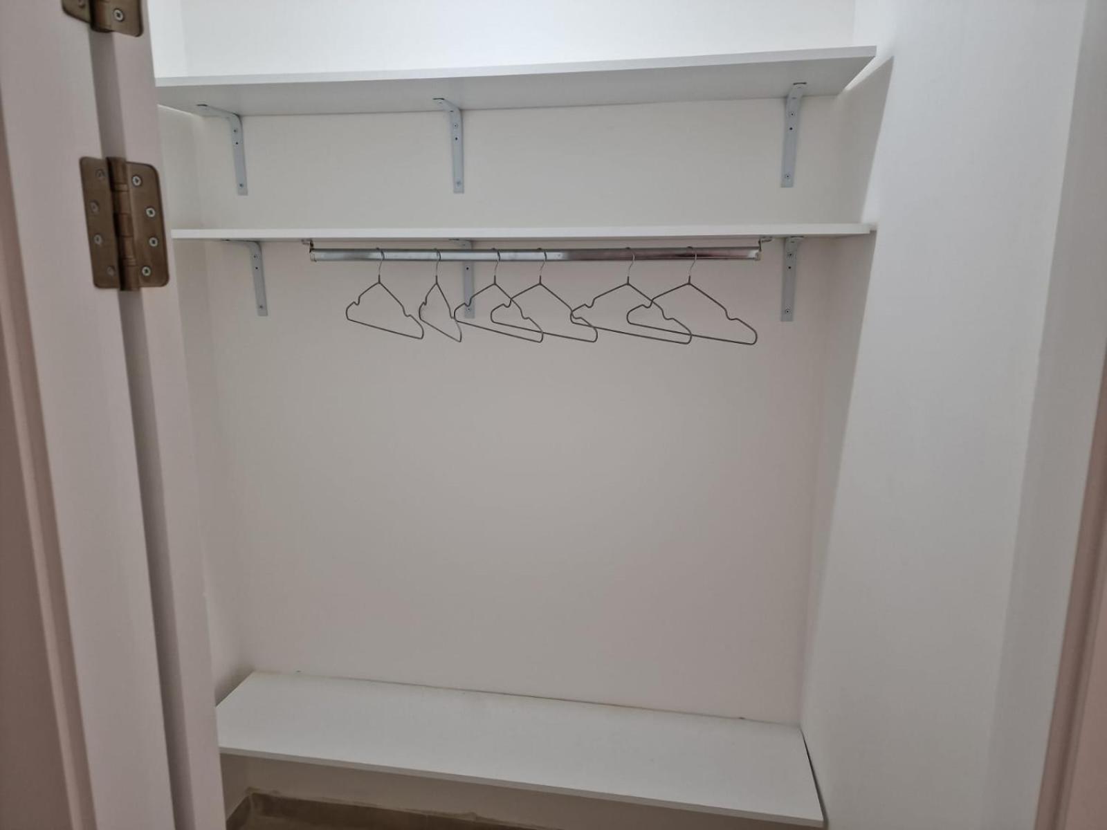 Sky Apartment 3 Сейнт Полс Бей Екстериор снимка