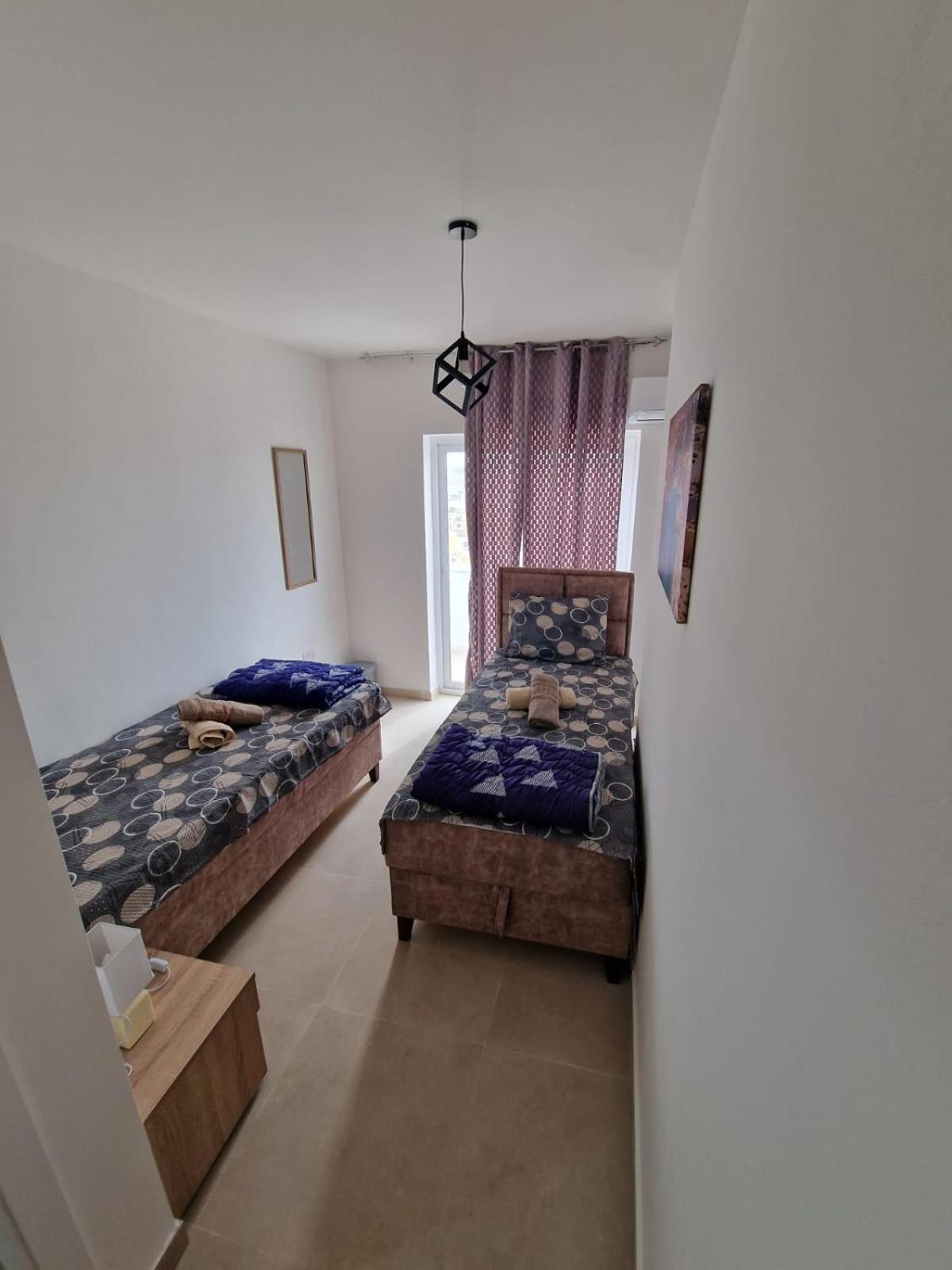 Sky Apartment 3 Сейнт Полс Бей Екстериор снимка