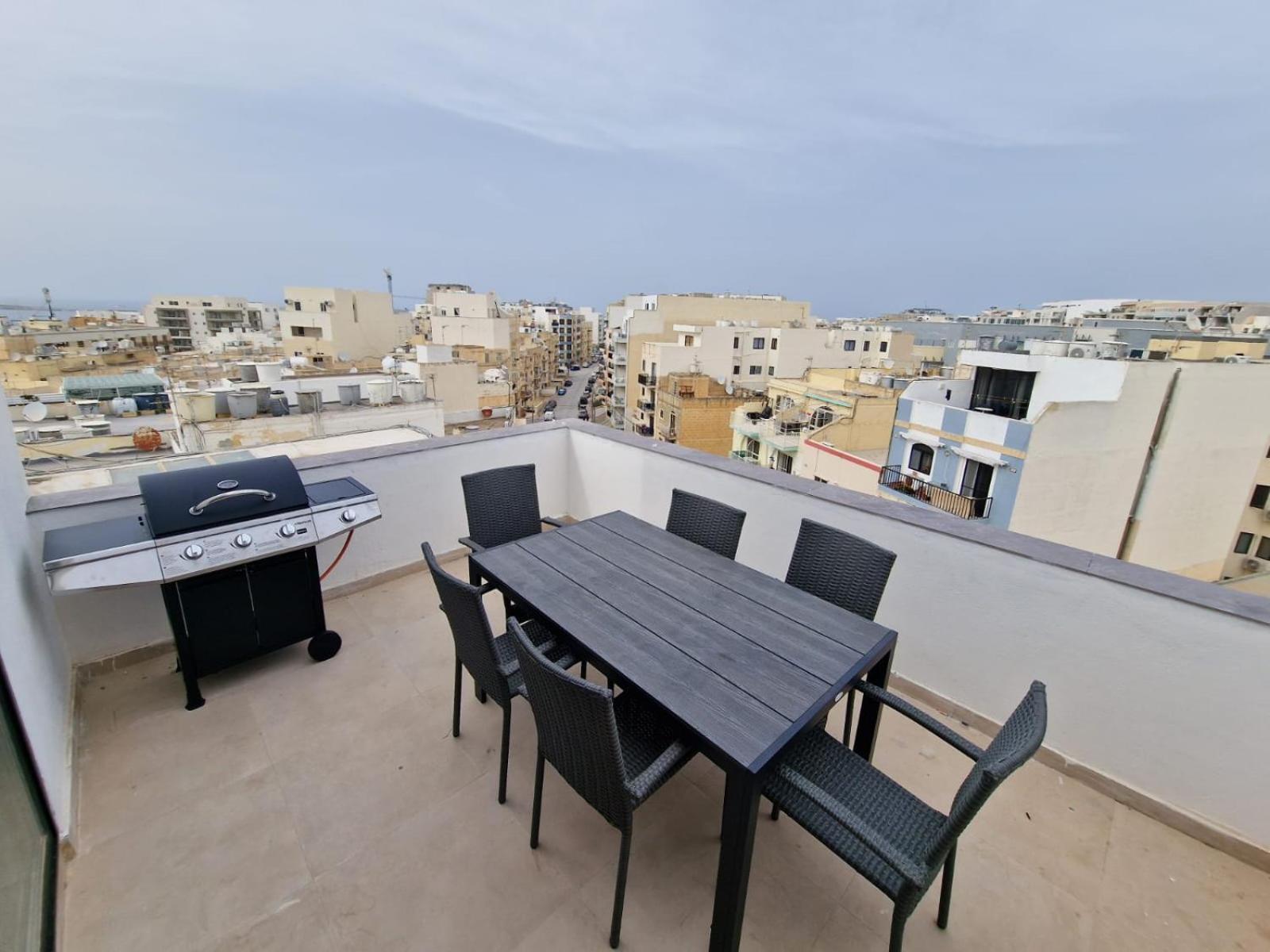 Sky Apartment 3 Сейнт Полс Бей Екстериор снимка