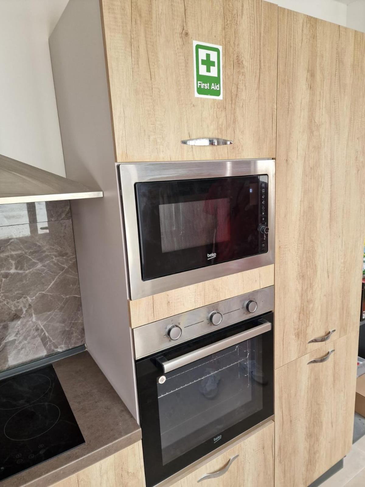 Sky Apartment 3 Сейнт Полс Бей Екстериор снимка