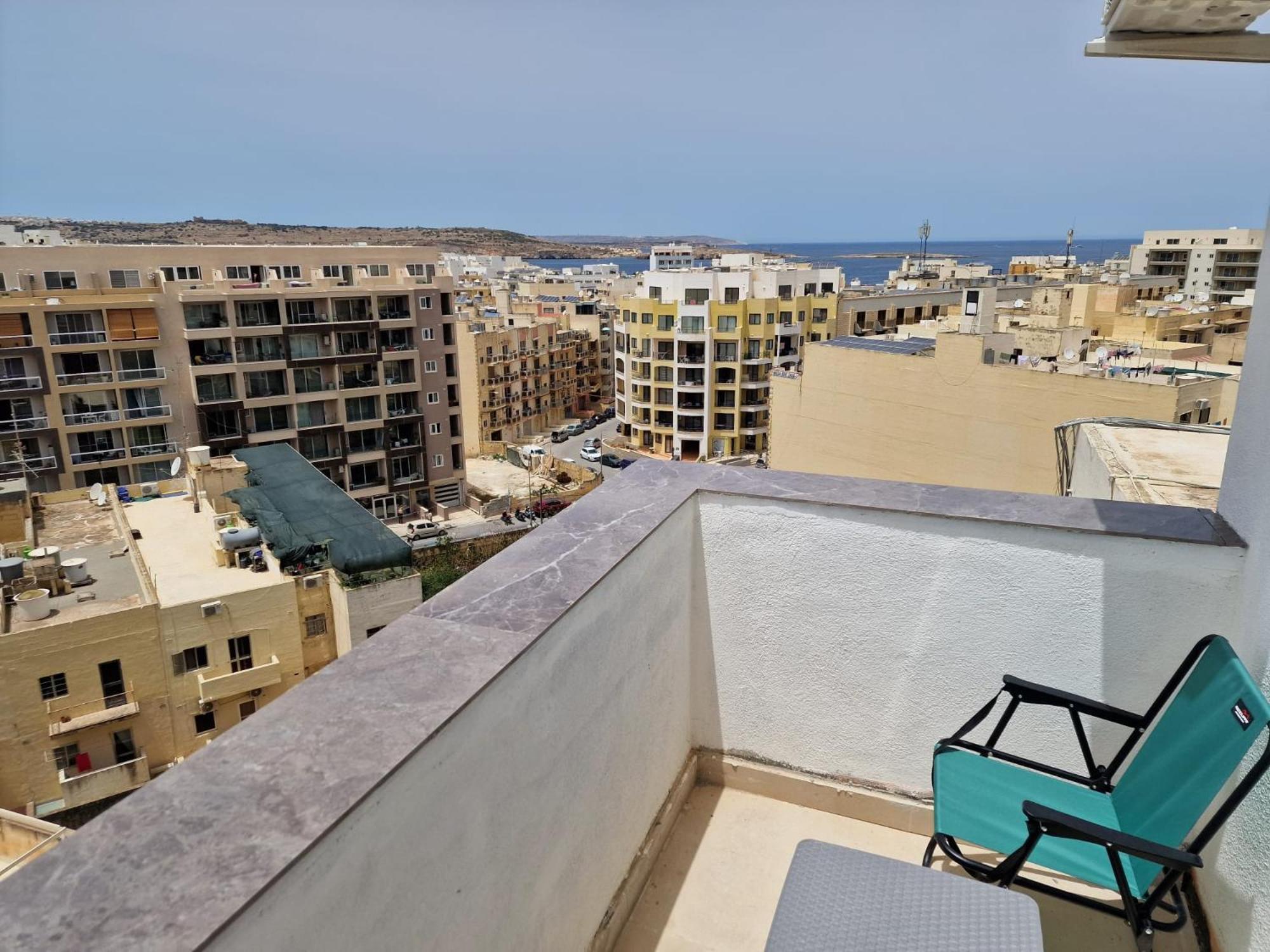 Sky Apartment 3 Сейнт Полс Бей Екстериор снимка